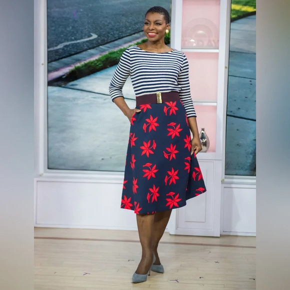 New Banana Republic midi Floral Flare Skirt, Polyester, Lined, Navy Combo, 12 - Picture 1 of 13